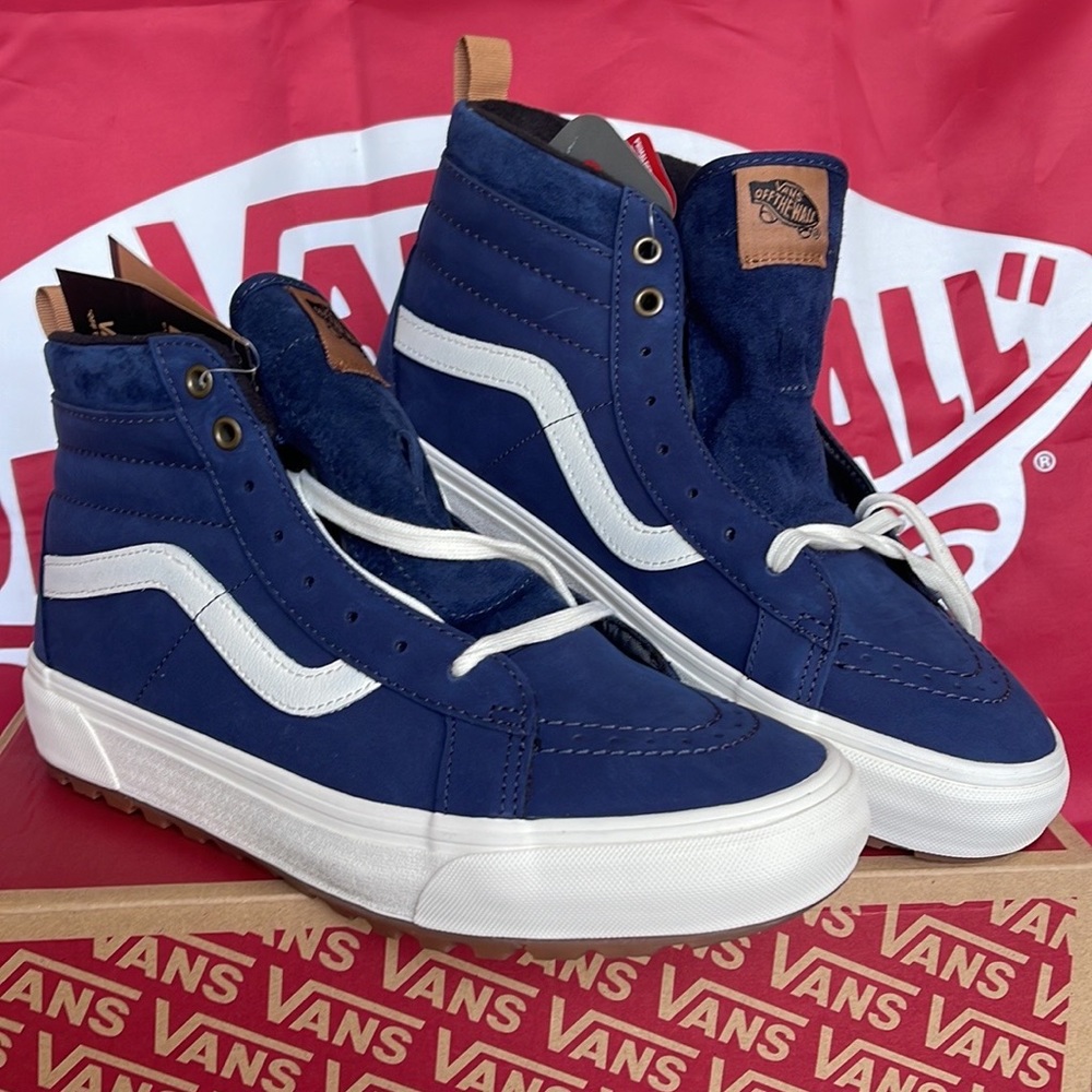 Vans Sk8-Hi Mte-1
Dress Blues/Nubuck
VNOA5HZYA07
WMNS boots - sneakers - Picture 5 of 16